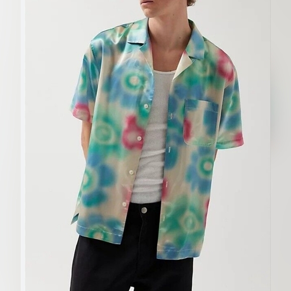 UO Men's Abstract Pattern Satin Short Sleeve Button-Down Shirt Multi Color LARGE - Picture 1 of 6